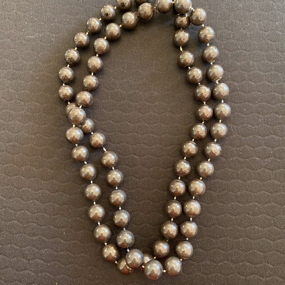 Jewelry - Vintage colored faux pearl strand necklace